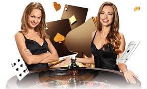 Tampilan meja Lightning Baccarat dengan dealer profesional perang77